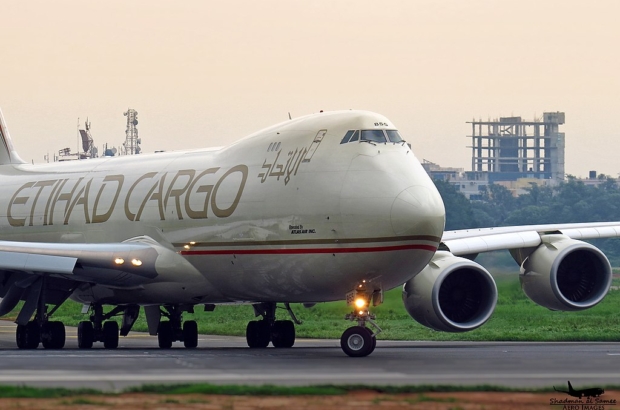 1024px-N855GT_-_Etihad_Cargo_(Atlas_Air)-_Boeing_747-87U(F)_(32785161245)