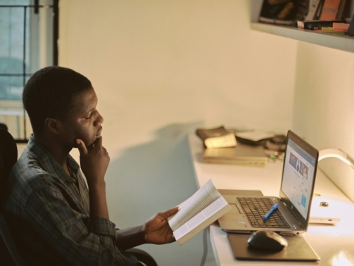 emmanuel-ikwuegbu-h5xEHzfepNk-unsplash