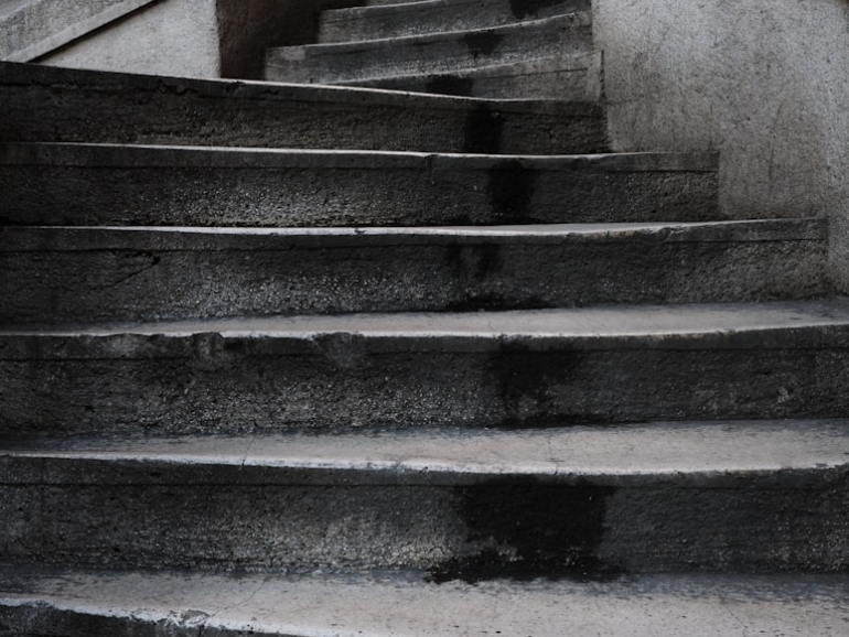 premium_photo-1672152803352-7a2f318a1813