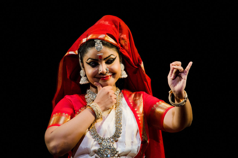 1280px-Mohiniyattam_pose