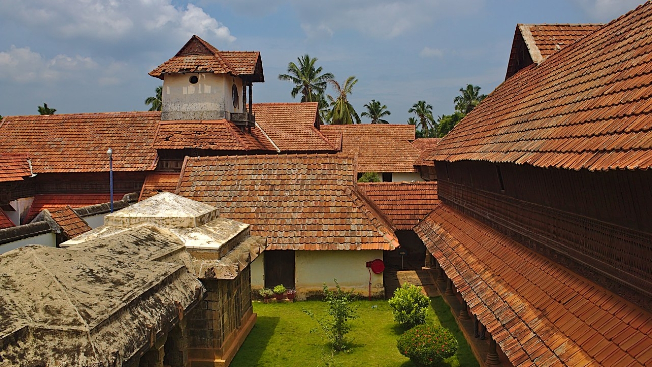 1280px-Padmanabhapuram_Clock_Tower
