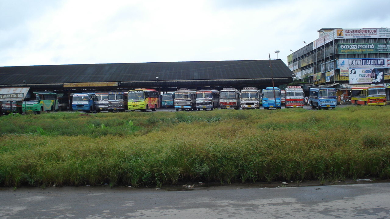 1280px-ShakthanThampuranBusStandTCR