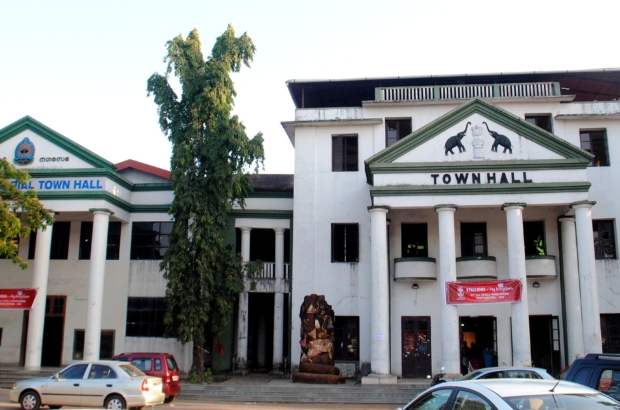 2560px-Ernakulam_Town_Hall