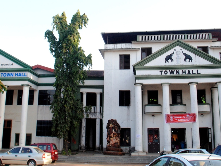 2560px-Ernakulam_Town_Hall