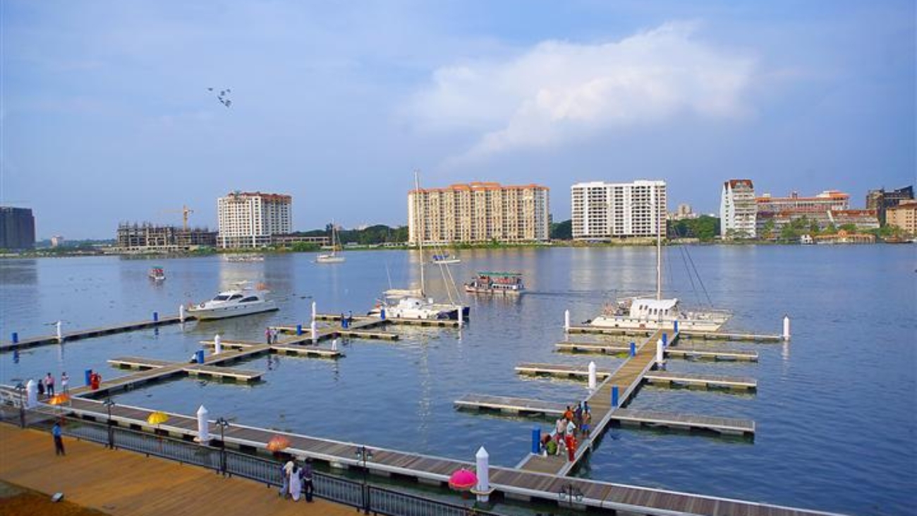 Kochi_International_Marina,_Bolgatty_Island,_Kerala,_India