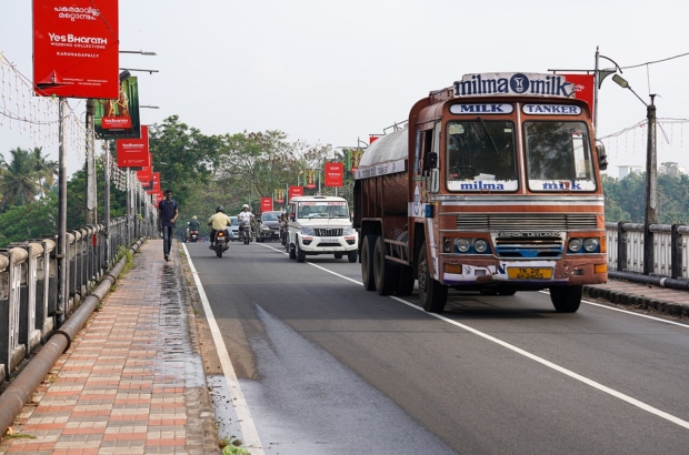 Traffic on Thevally Bridge, view to north (from Thevally towards Kottayathukadavu), Kollam, Kerala, India