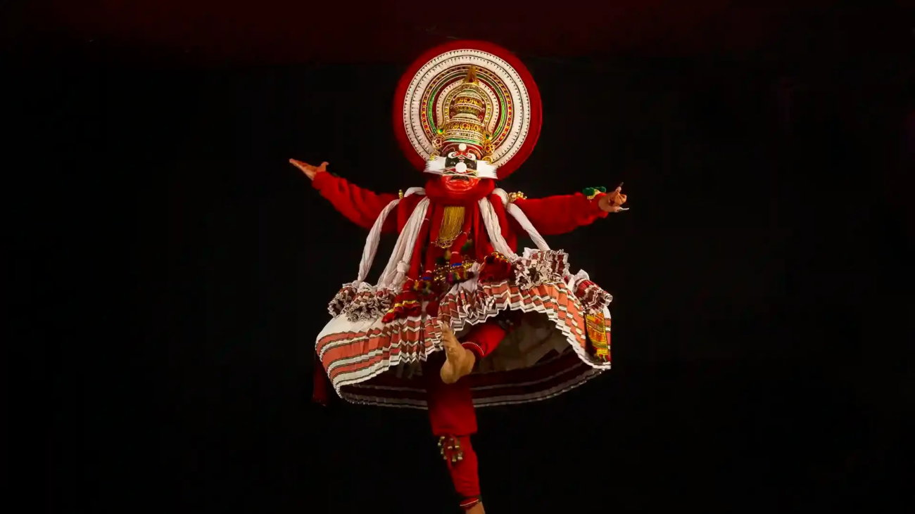 chuvanna-thadi-a-kathakali-make-up-1727234812_2de7d6dc5abbcc59b0c4