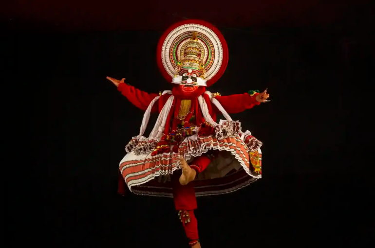 chuvanna-thadi-a-kathakali-make-up-1727234812_2de7d6dc5abbcc59b0c4