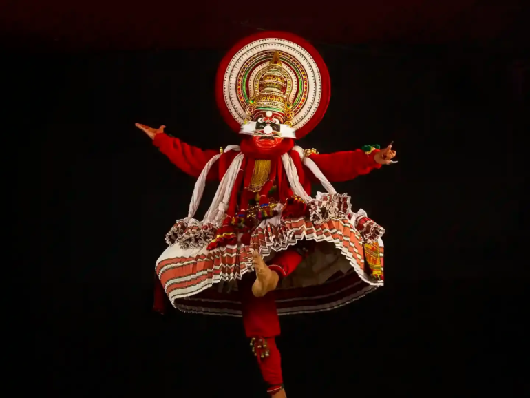 chuvanna-thadi-a-kathakali-make-up-1727234812_2de7d6dc5abbcc59b0c4