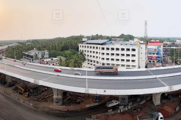 കാസർകോട് നഗരത്തിൽ ഒറ്റത്തൂണിൽ നിർമിച്ച മേൽപ്പാലത്തിൽ അടുക്കത്ത്ബയൽ മുതൽ ചെർക്കള വരെയുള്ള ഭാഗത്തേക്ക് ഗതാഗതം താൽക്കാലികമായി തുറന്നു കൊടുത്തപ്പോൾ.