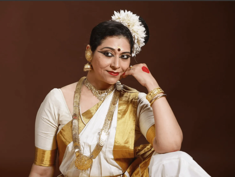 mohiniyattam-dance-overview