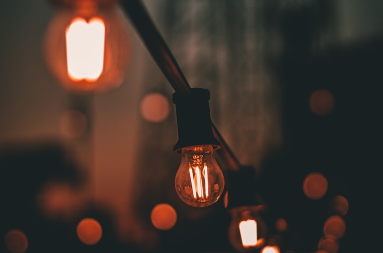 photo-1505771215590-c5fa0aec29b8