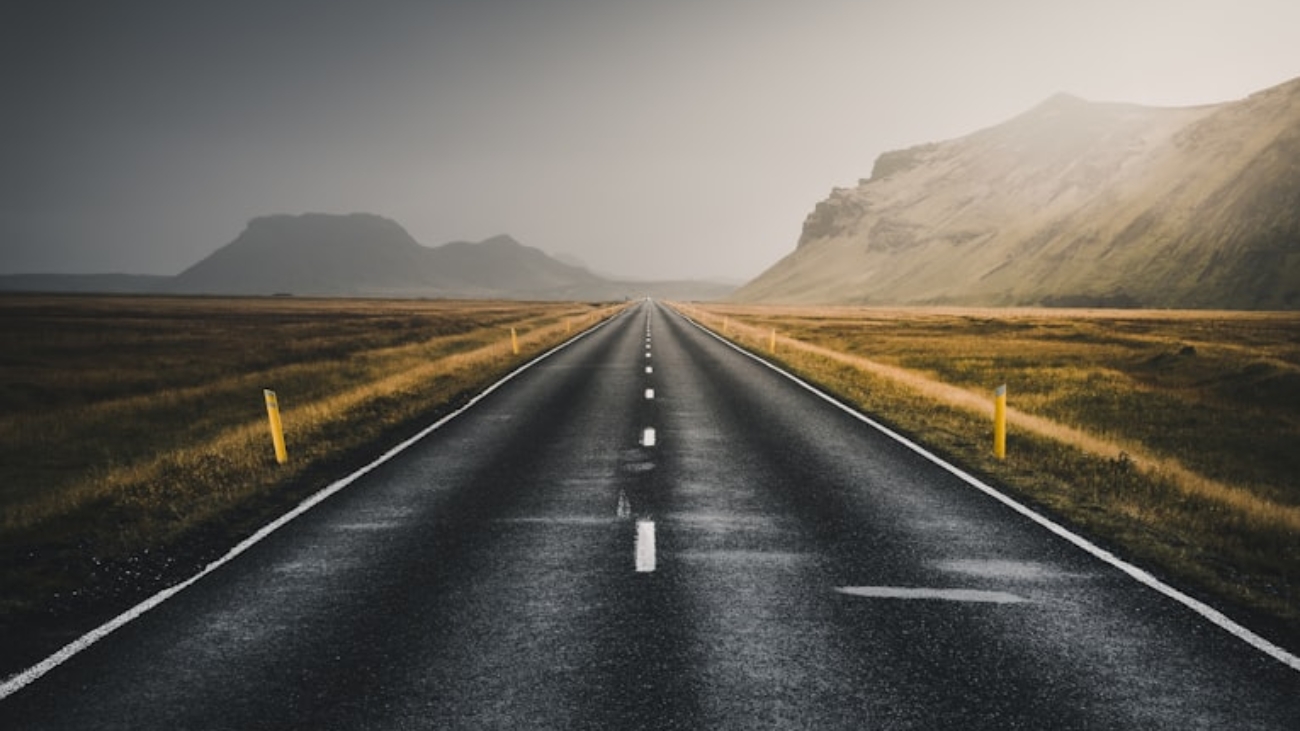 photo-1519817914152-22d216bb9170