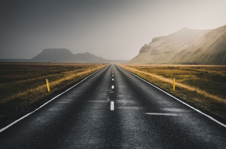 photo-1519817914152-22d216bb9170