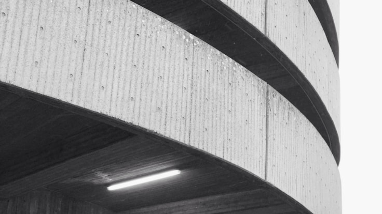 photo-1551686496-a8887d245d7b