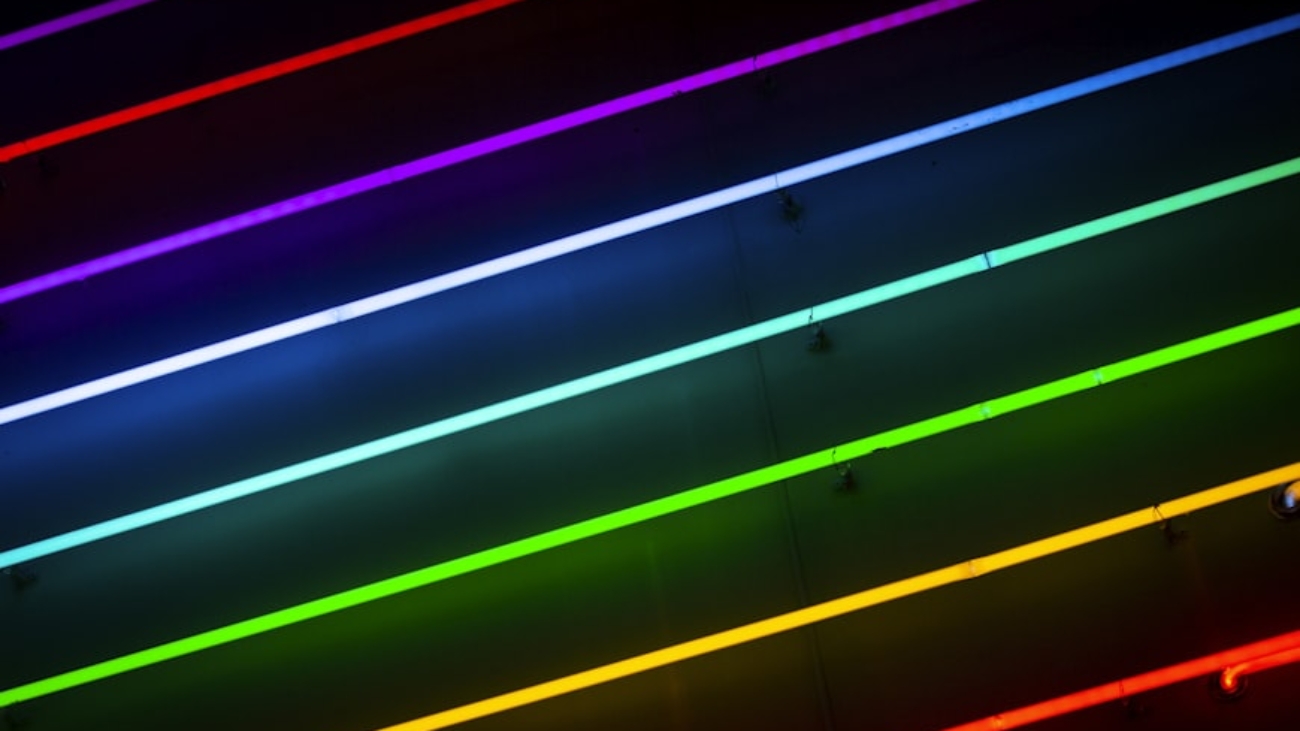 photo-1566055909643-a51b4271aa47