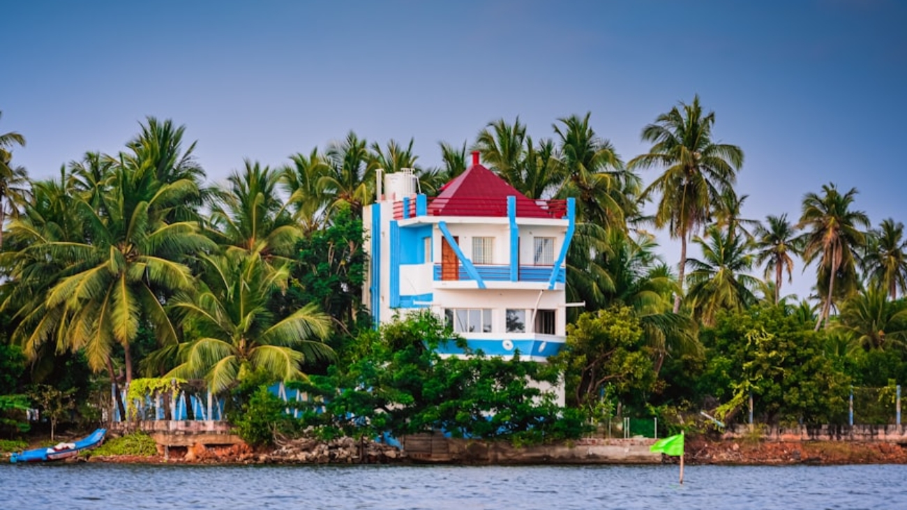 photo-1572883608940-9935ce05e884