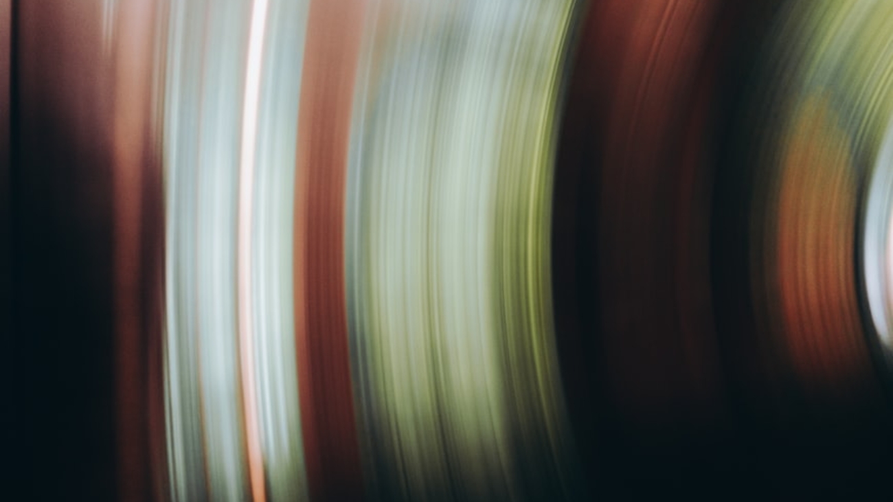 photo-1585310808021-c2221275d7ad