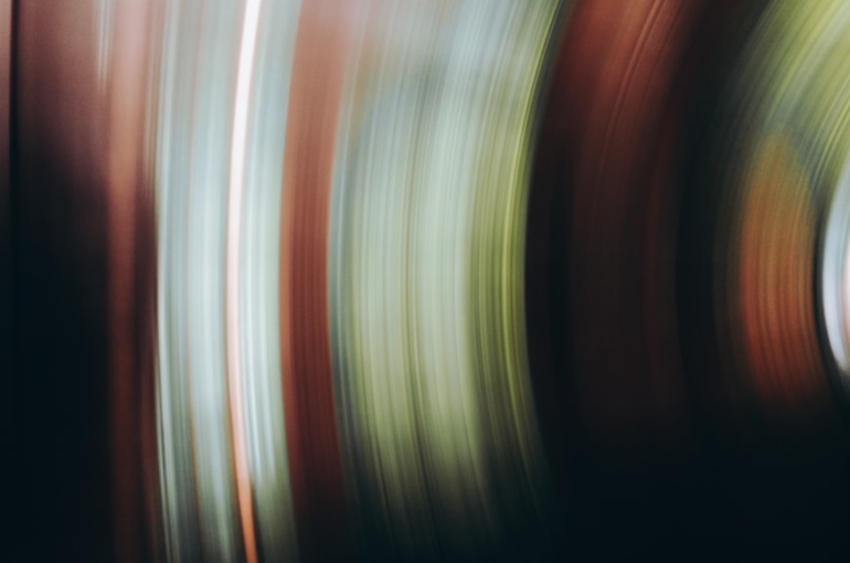 photo-1585310808021-c2221275d7ad