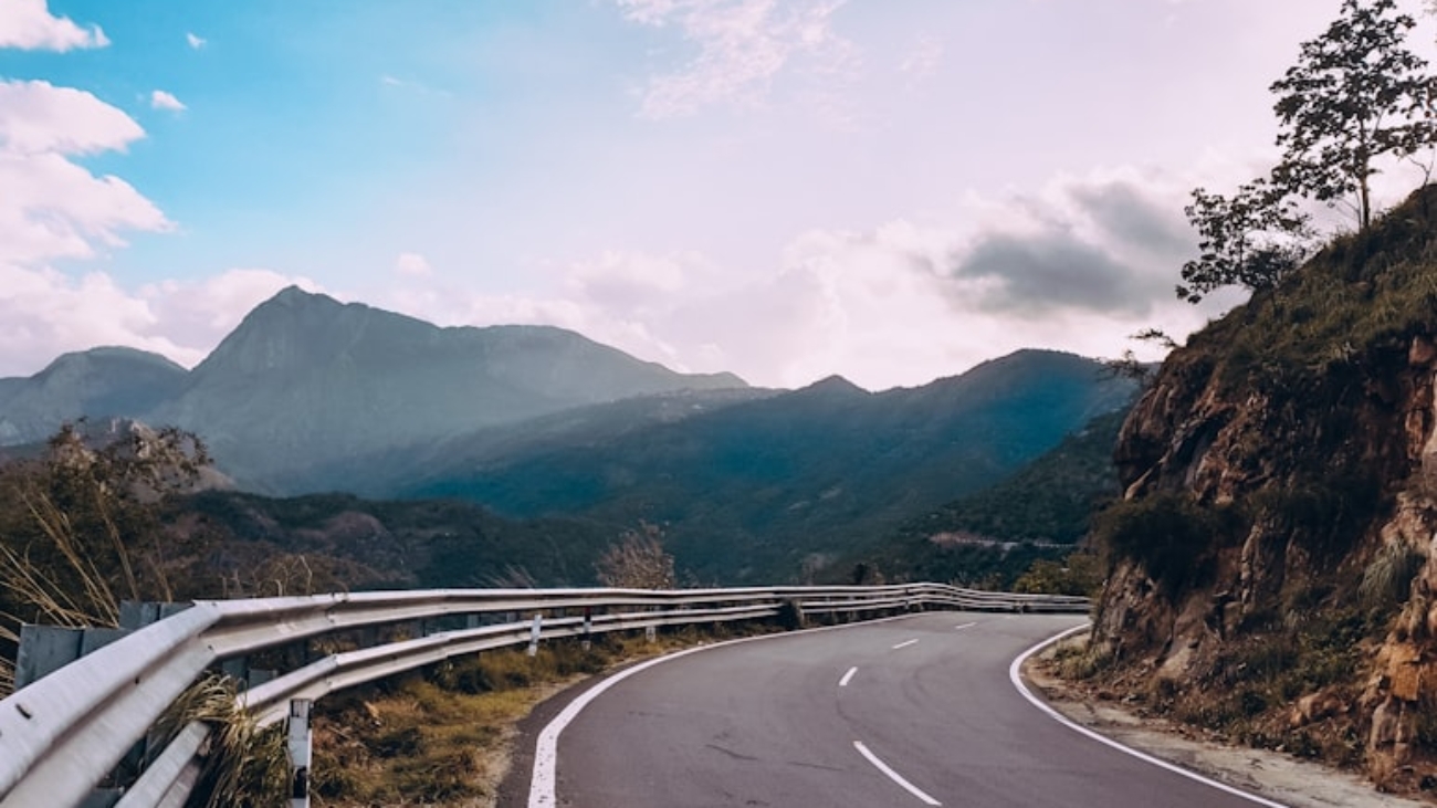 photo-1585706441535-867866d451dd