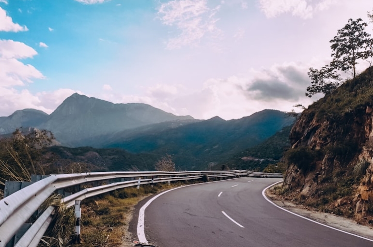 photo-1585706441535-867866d451dd