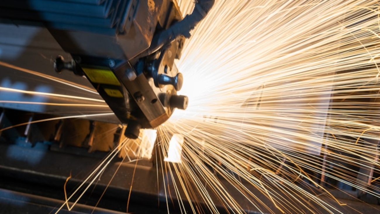 photo-1593106410245-241ab38175e7