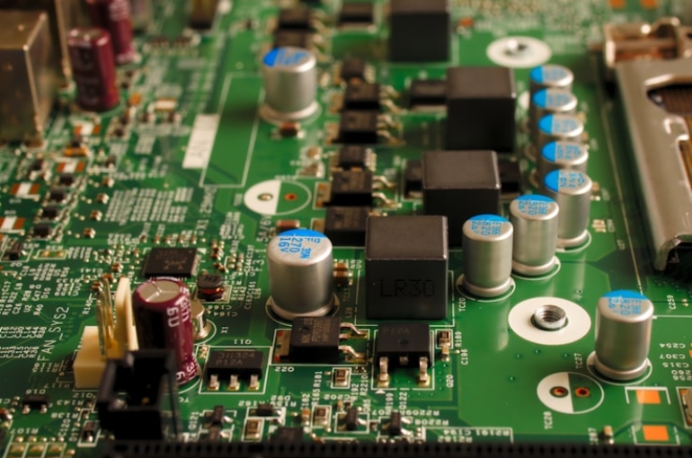 photo-1606773922217-b9d4dbb85258