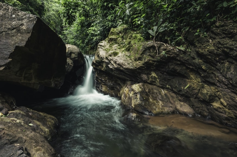 photo-1609428443430-e082b7e657c4