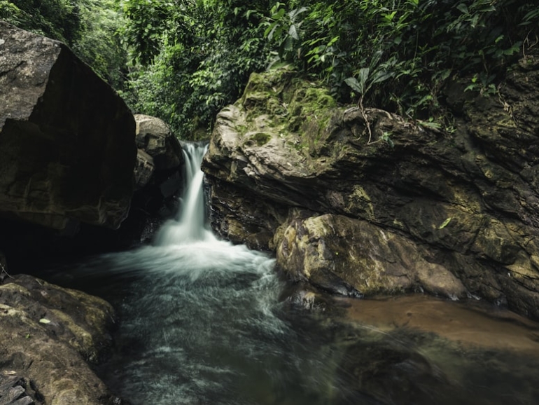 photo-1609428443430-e082b7e657c4