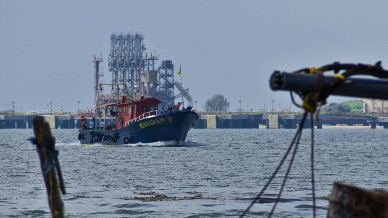 photo-1610001638798-5f3ae6785745