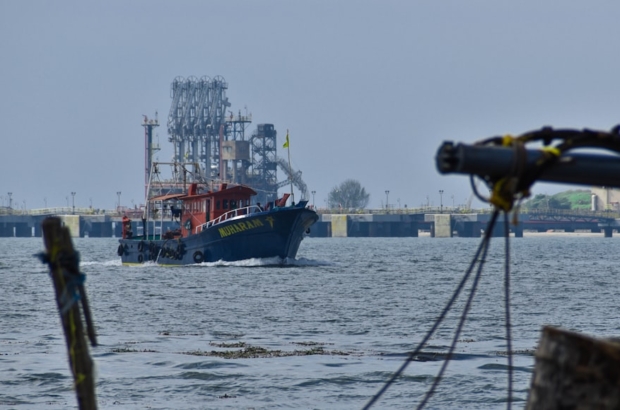 photo-1610001638798-5f3ae6785745