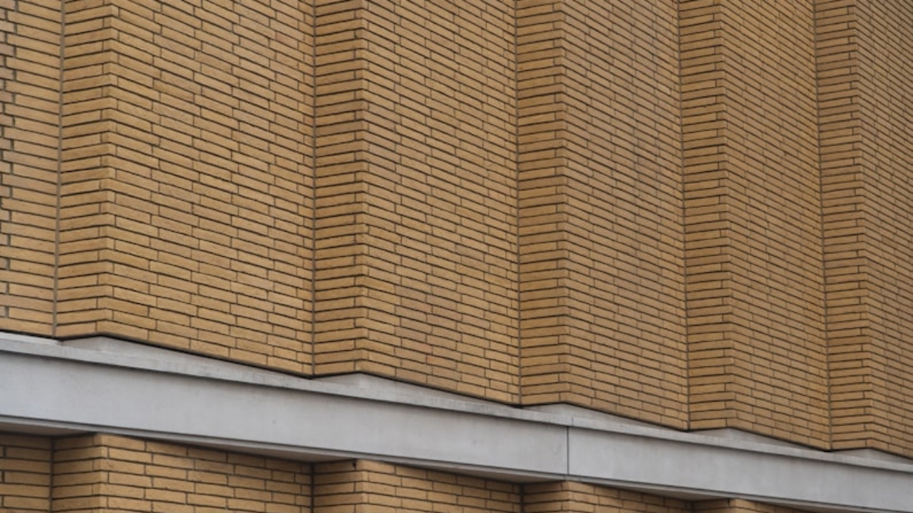 photo-1617788595295-83acec60eda0