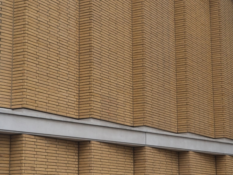 photo-1617788595295-83acec60eda0