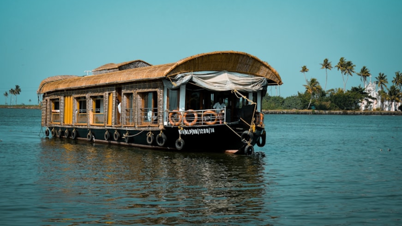 photo-1634141693341-9d51836aa188