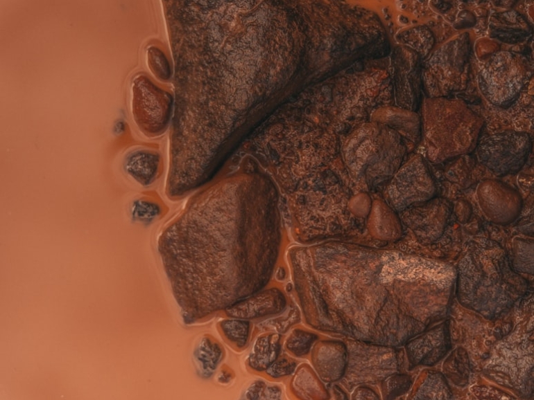 photo-1635354454616-bbbe093f3165