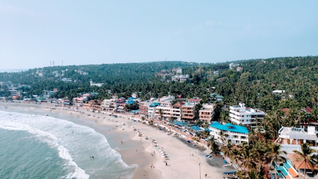 photo-1645974459771-855ac128b89f