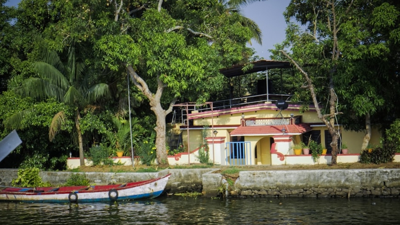 photo-1715342712425-ca940848e35a