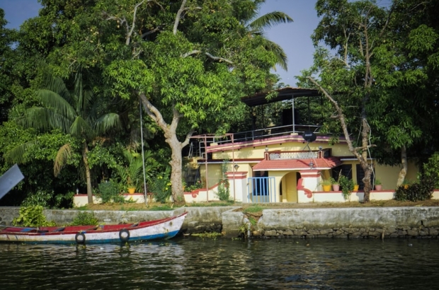 photo-1715342712425-ca940848e35a