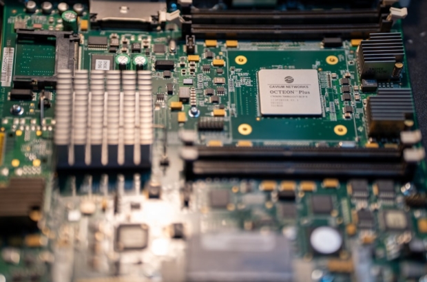 photo-1746913370914-280363b5e15f