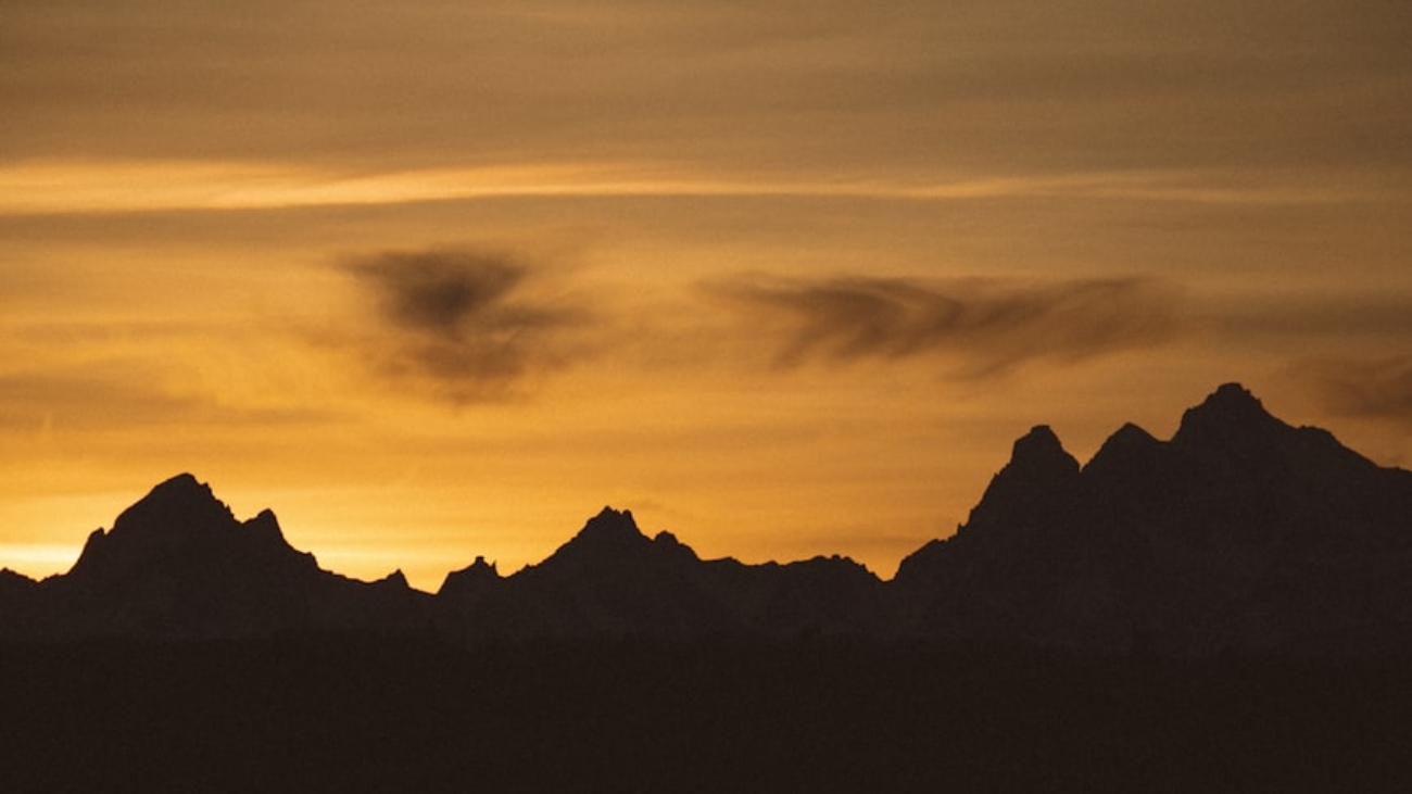 photo-1764893216863-f4e2bbd62a5e