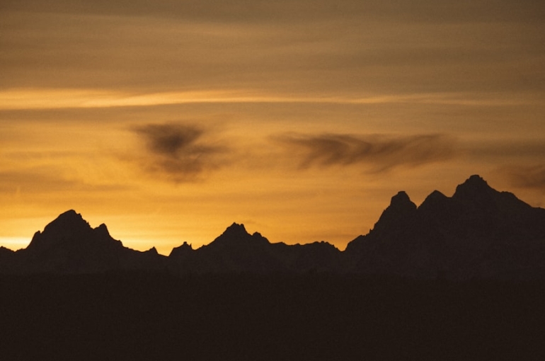 photo-1764893216863-f4e2bbd62a5e