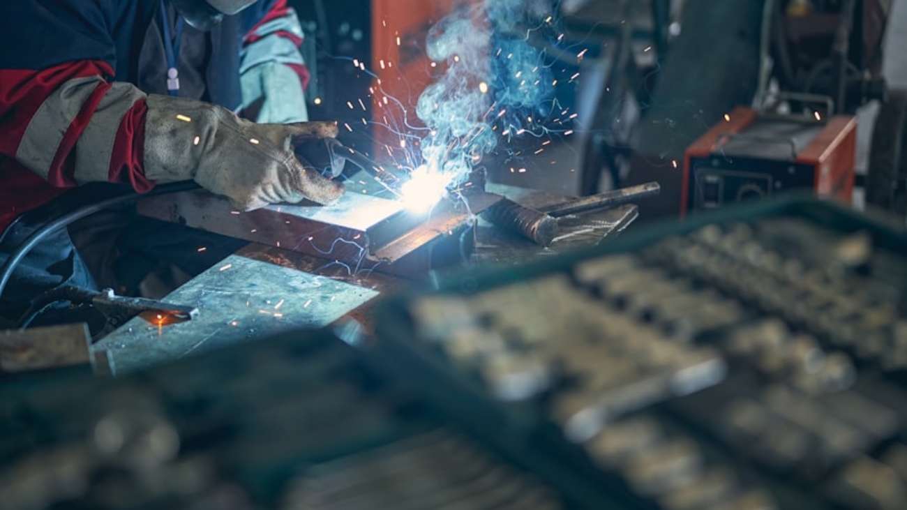 premium_photo-1661963536352-70298b9e9037