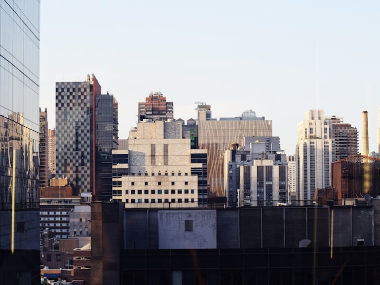 premium_photo-1682968360724-723d0188b9cb