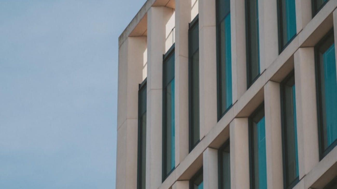 premium_photo-1746187684635-f2ac4a9eb28b