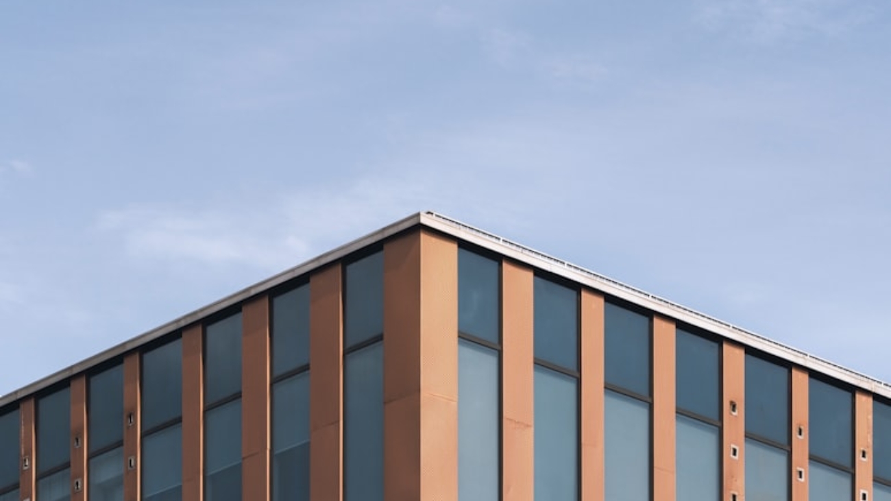 premium_photo-1747659147124-d1061ea747ad