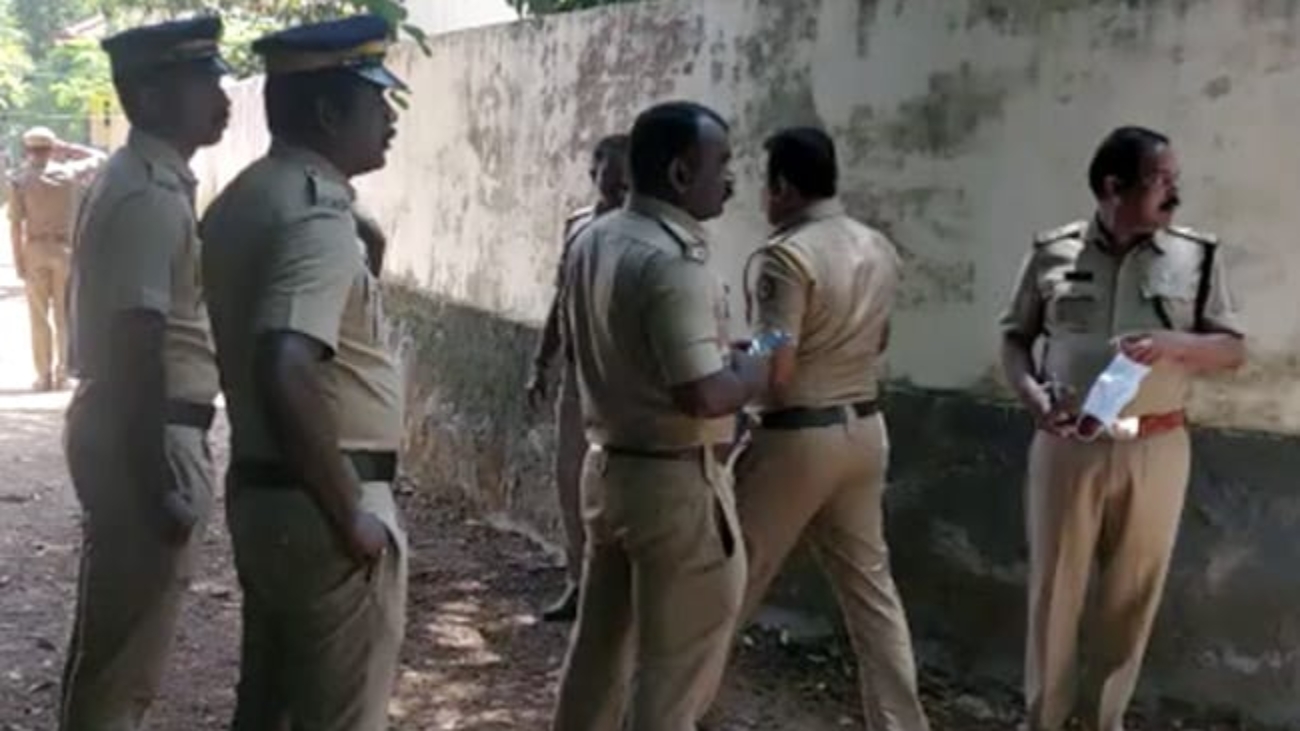 v7jci1bk_kerala-police_625x300_11_October_22