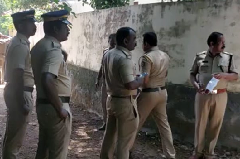 v7jci1bk_kerala-police_625x300_11_October_22